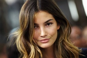 Как происходит брондирование темных волос