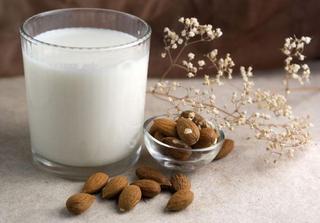 маска с миндалём и кефиром