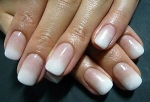 Как делается двухцветный маникюр