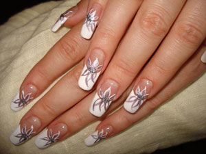 Вариации френча на нарощенных ногтях