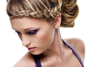 Делаем оригинальную прическу на волосы до плеч