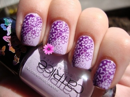 цветочный принт на ногтях