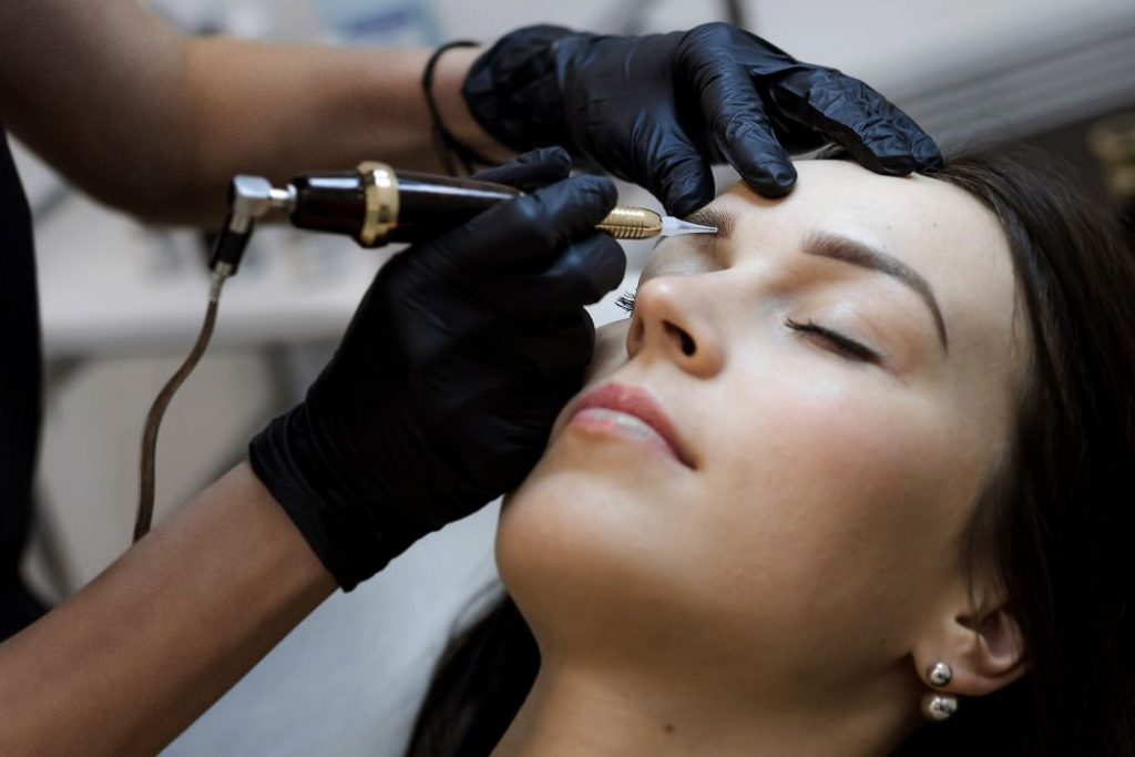 техника пудрового напыления бровей фото