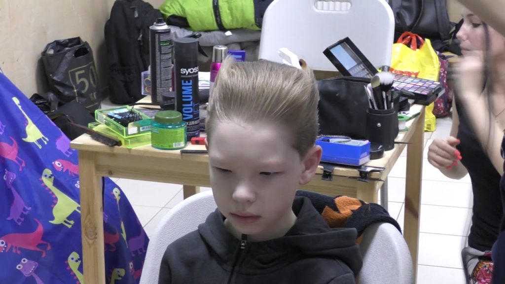 Эффектные бальные прически для мальчиков и девочек