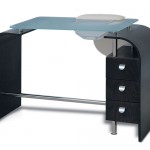 Выбираем стол для маникюра