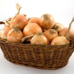 Маски с луком для укрепления и роста волос