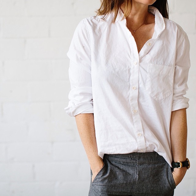 Базовые вещи гардероба. Что должно быть в гардеробном арсенале каждой девушки? Белая однотонная рубашка
