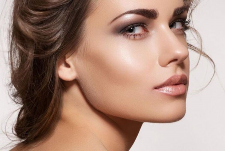 Стоит ли делать макияж лица дома красивый макияж