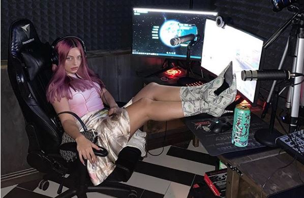 Неудачная смена имиджа звезд этим летом