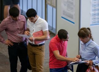 Абитуриенты смогут подать документы в вузы на бюджетные места до 10 августа