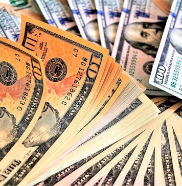 Американцам разошлют чеки по 1000 долларов из-за экономических последствий эпидемии коронавируса