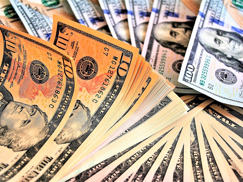 Американцам разошлют чеки по 1000 долларов из-за экономических последствий эпидемии коронавируса