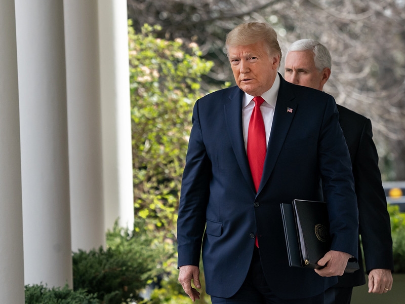 Американцам разошлют чеки по 1000 долларов из-за экономических последствий эпидемии коронавируса