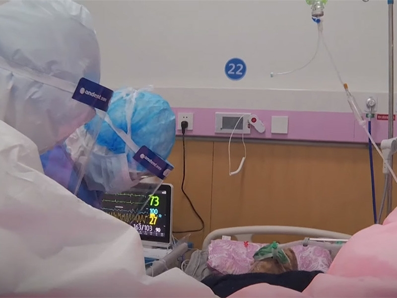 Человек является носителем коронавируса в течение пяти недель, выяснили ученые