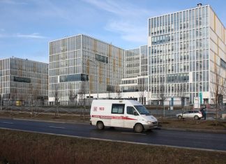 Число случаев заражения коронавирусом в России выросло до 438