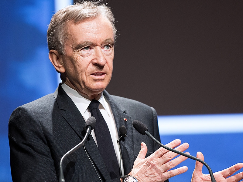 Фабрики по производству духов Christian Dior, Givenchy и Guerlain перешли на выпуск бесплатного антисептика