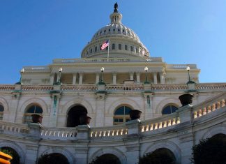 Конгресс США одобрил выделение рекордных $2,2 трлн на помощь экономике