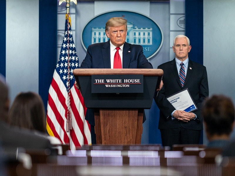 Конгресс США одобрил выделение рекордных $2,2 трлн на помощь экономике