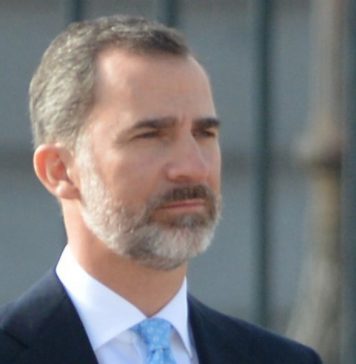 Король Испании лишил своего отца жалованья из-за многочисленных скандалов