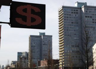 Курс доллара снизился до 74 рублей