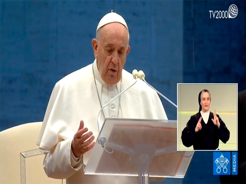 Папа Римский помолился о завершении эпидемии и отпустил грехи всем присоединившимся к молитве