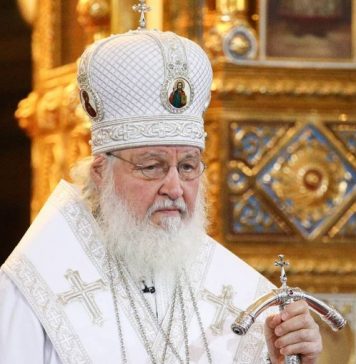 Патриарх Кирилл призвал верующих соблюдать все предписания властей и молиться дома