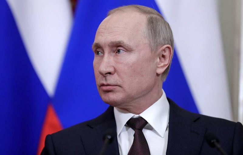 Путин призвал "быть готовыми к любому развитию событий" в связи с коронавирусом

