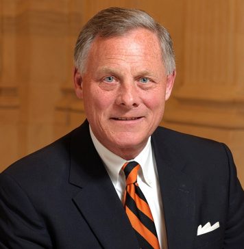 Сенатор-республиканец успел распродать акции, узнав от спецслужб о грядущем обвале на биржах из-за коронавируса