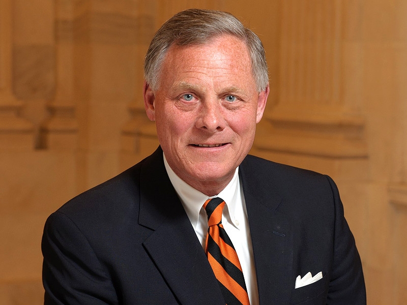 Сенатор-республиканец успел распродать акции, узнав от спецслужб о грядущем обвале на биржах из-за коронавируса