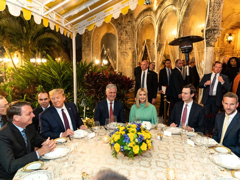 СМИ сообщили, что у президента Бразилии подтвердился коронавирус. Позднее он опроверг это сообщение