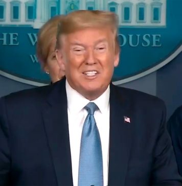 Трамп надеется, что вспышка коронавируса в США закончится до конца лета