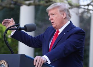 Трамп заявил, что Россия в связи с коронавирусом прислала США самолет с медоборудованием