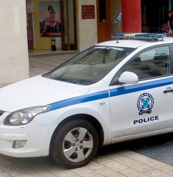 В Греции полиция задержали митрополита за службу во время эпидемии