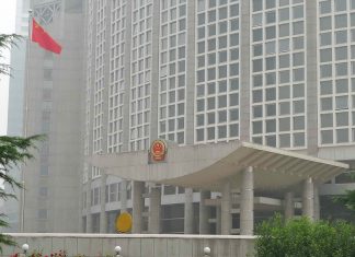 В МИД Китая предположили, что коронавирус завезли военные США