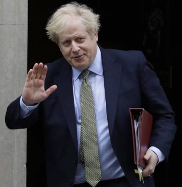 Бориса Джонсона госпитализировали для проведения анализов из-за заражения коронавирусом