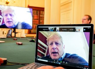 Британского премьер-министра Бориса Джонсона перевели из реанимации в обычную палату