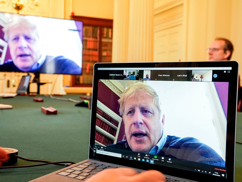 Британского премьер-министра Бориса Джонсона перевели из реанимации в обычную палату