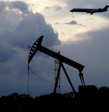 Цена нефти Brent опустилась ниже $16 впервые с 1999 года