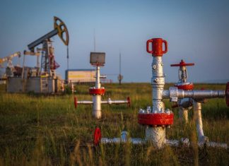 Цена нефти Brent растет более чем на 12%