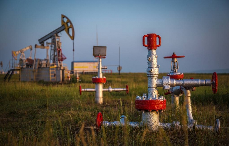 Цена нефти Brent растет более чем на 12%