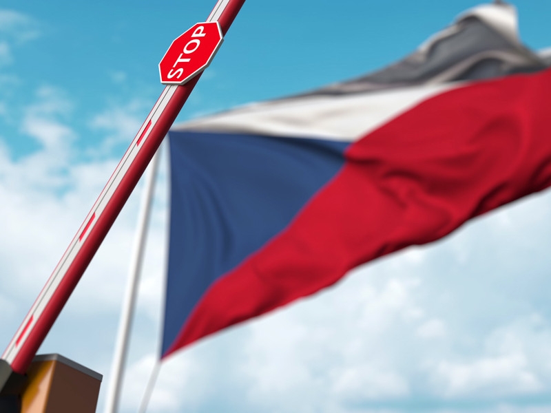 Чехия первой из европейских стран открыла границы после начала пандемии