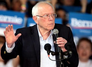 Демократ Берни Сандерс выбыл из президентской гонки