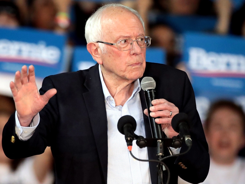 Демократ Берни Сандерс выбыл из президентской гонки