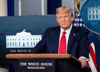 Дональд Трамп заявил о постепенном снятии санитарных ограничений, введенных из-за коронавируса, и предрек экономический бум