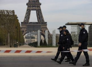Франция продлевает режим самоизоляции и оставляет границы закрытыми