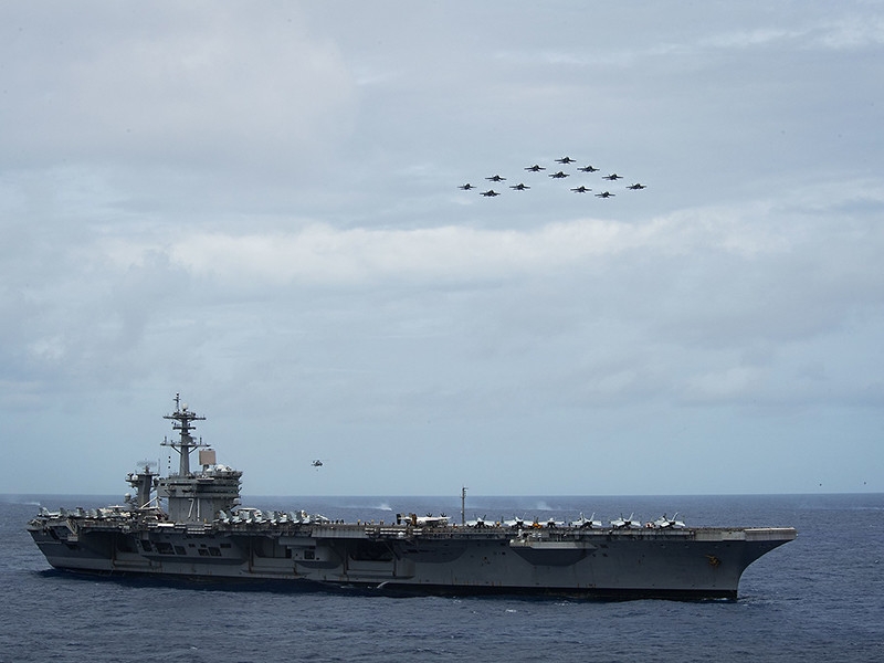 И.о. министра ВМС США, отругавший капитана авианосца "Теодор Рузвельт" за утечку письма о вспышке коронавируса, ушел в отставку