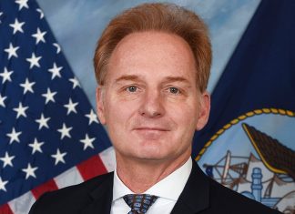 И.о. министра ВМС США, отругавший капитана авианосца «Теодор Рузвельт» за утечку письма о вспышке коронавируса, ушел в отставку