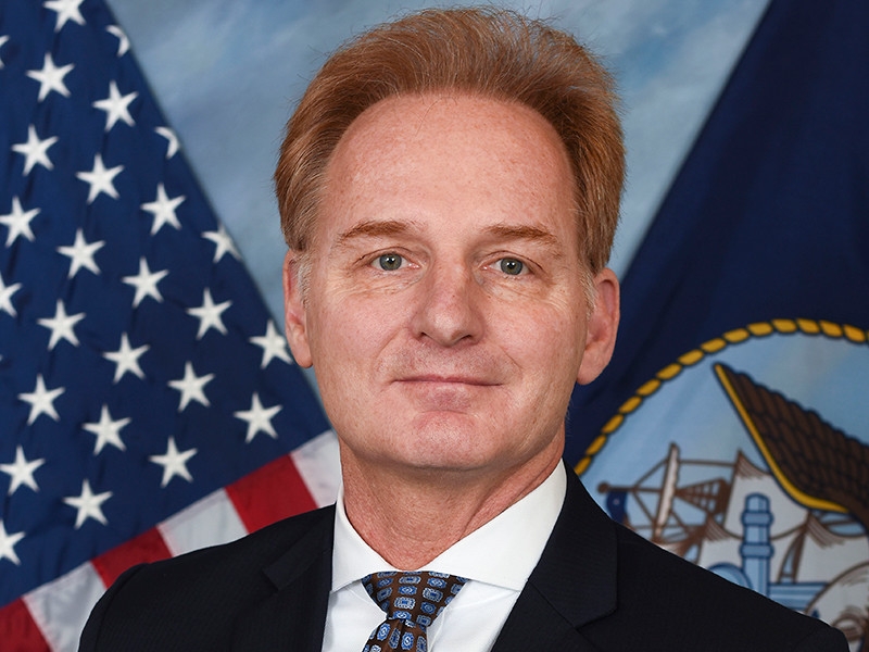 И.о. министра ВМС США, отругавший капитана авианосца "Теодор Рузвельт" за утечку письма о вспышке коронавируса, ушел в отставку