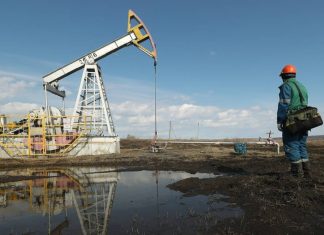 Источник: Минэнерго предложило нефтяникам сократить добычу пропорционально