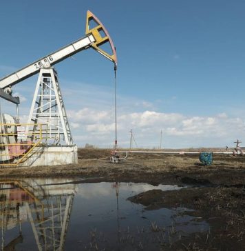 Источник: Минэнерго предложило нефтяникам сократить добычу пропорционально